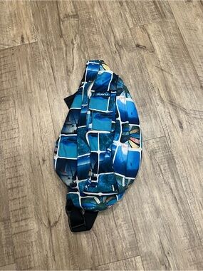 KAVU Blue Surf/Beach Print Rope Sling Bag